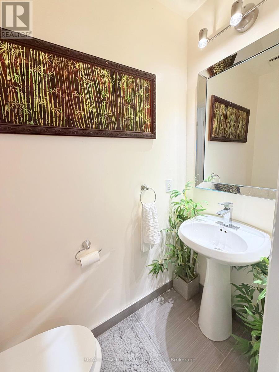 Upper - 490 Windermere Avenue, Toronto, Ontario M6S 3L6 - Photo 19 - W12568604