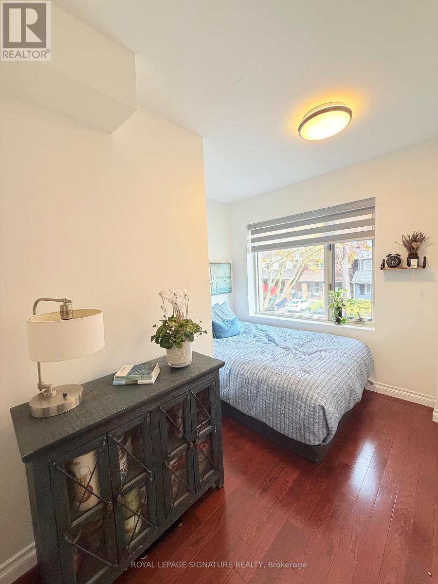 Upper - 490 Windermere Avenue, Toronto, Ontario M6S 3L6 - Photo 20 - W12568604