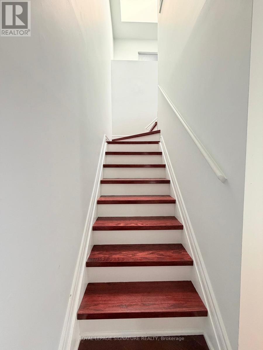 Upper - 490 Windermere Avenue, Toronto, Ontario M6S 3L6 - Photo 22 - W12568604