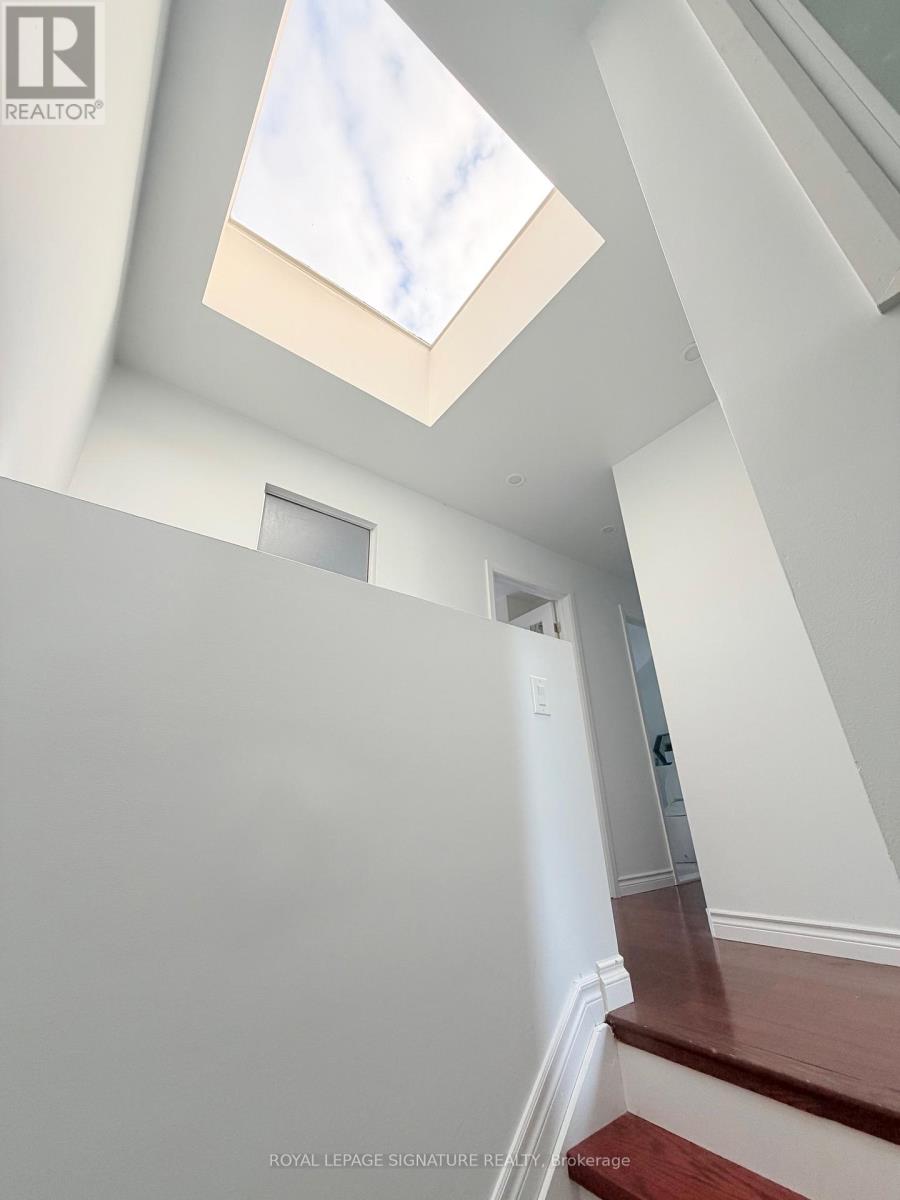 Upper - 490 Windermere Avenue, Toronto, Ontario M6S 3L6 - Photo 23 - W12568604