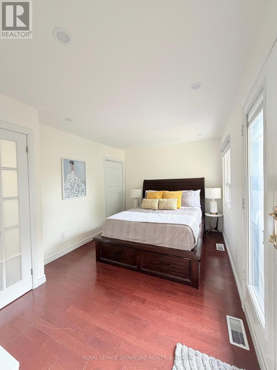 Upper - 490 Windermere Avenue, Toronto, Ontario M6S 3L6 - Photo 25 - W12568604