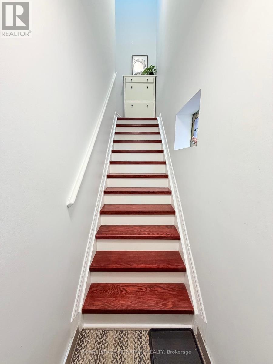 Upper - 490 Windermere Avenue, Toronto, Ontario M6S 3L6 - Photo 3 - W12568604