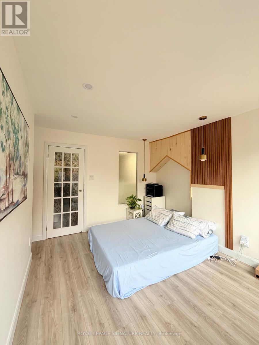 Upper - 490 Windermere Avenue, Toronto, Ontario M6S 3L6 - Photo 31 - W12568604