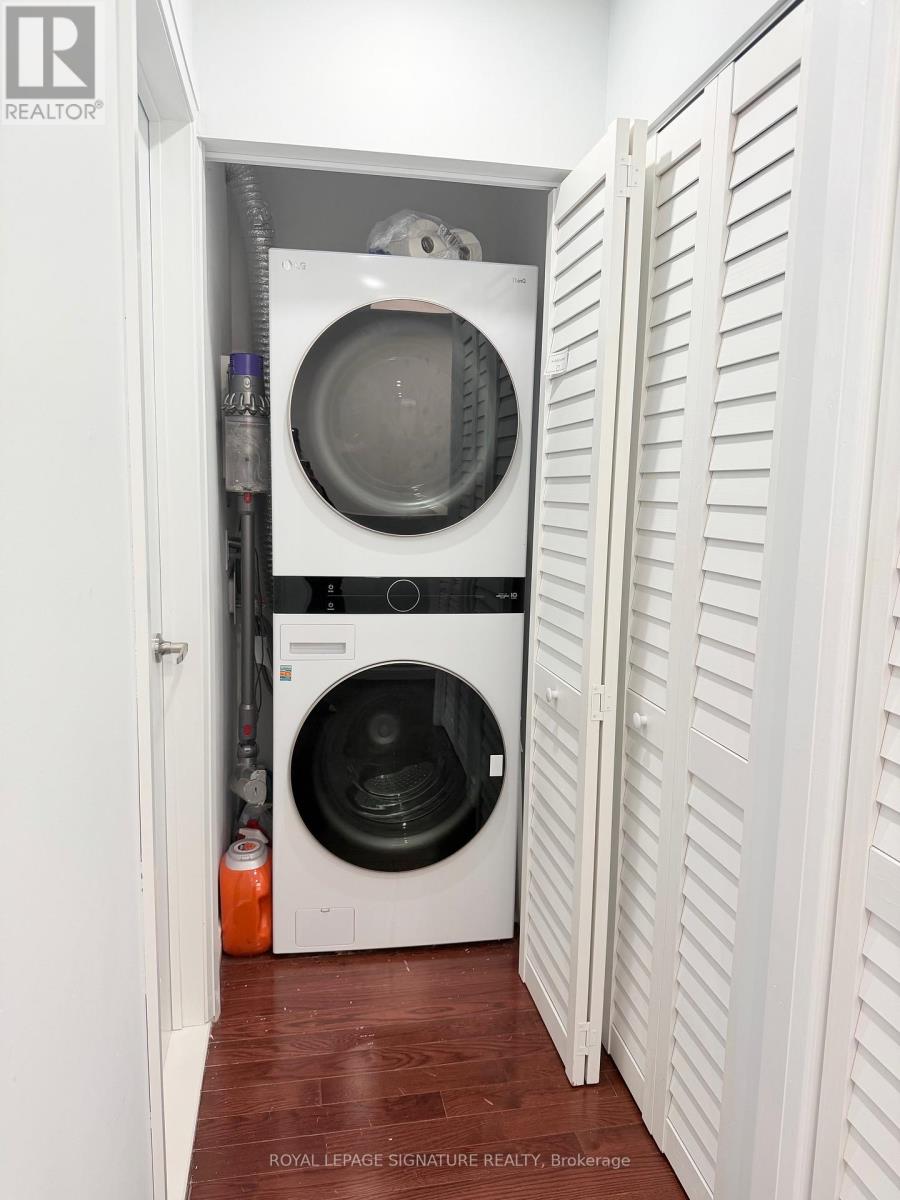 Upper - 490 Windermere Avenue, Toronto, Ontario M6S 3L6 - Photo 36 - W12568604