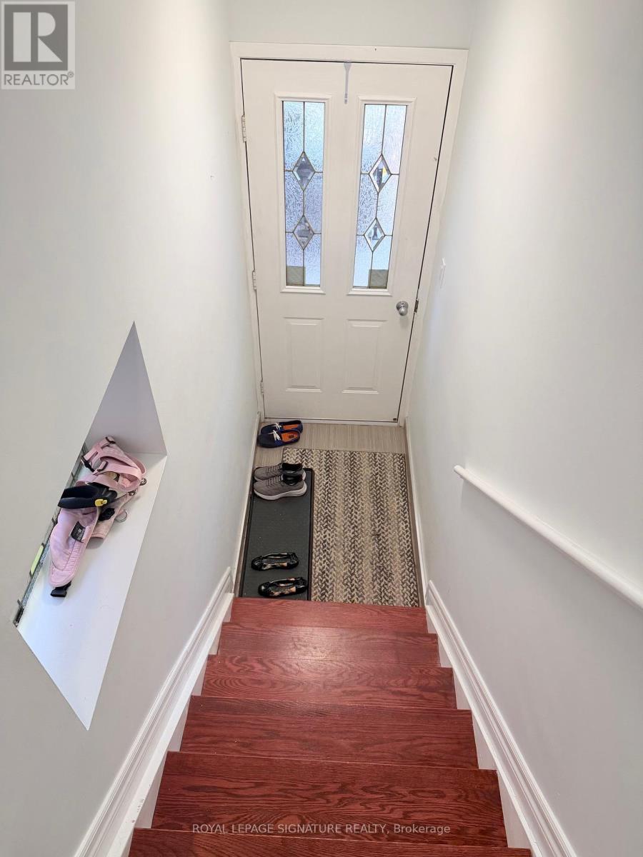 Upper - 490 Windermere Avenue, Toronto, Ontario M6S 3L6 - Photo 38 - W12568604