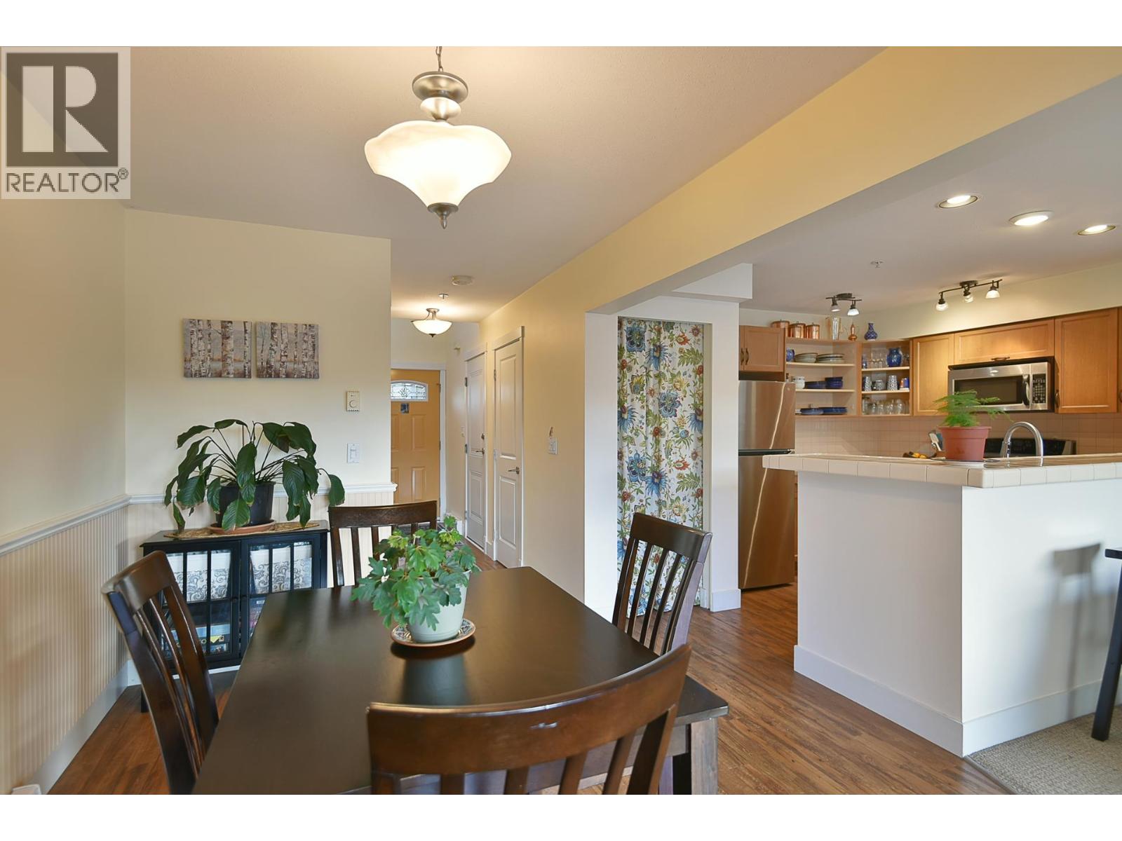 303 5711 Ebbtide Street, Sechelt, British Columbia  V7Z 0J5 - Photo 5 - R3069405