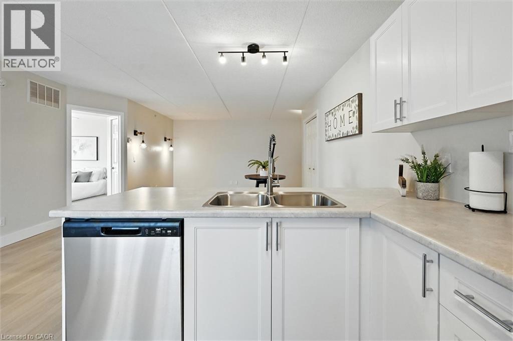 1421 Walkers Line Unit# 102, Burlington, Ontario  L7M 4P4 - Photo 9 - 40766464