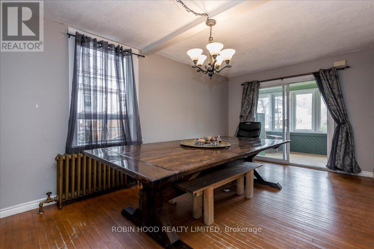 10 Lucy Street, Penetanguishene, Ontario  L9M 1K7 - Photo 5 - S12505974