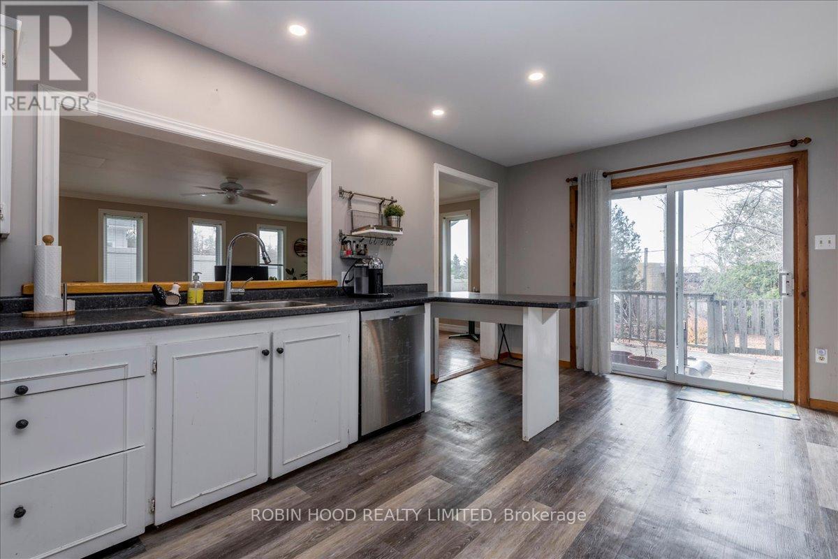 10 Lucy Street, Penetanguishene, Ontario  L9M 1K7 - Photo 9 - S12505974