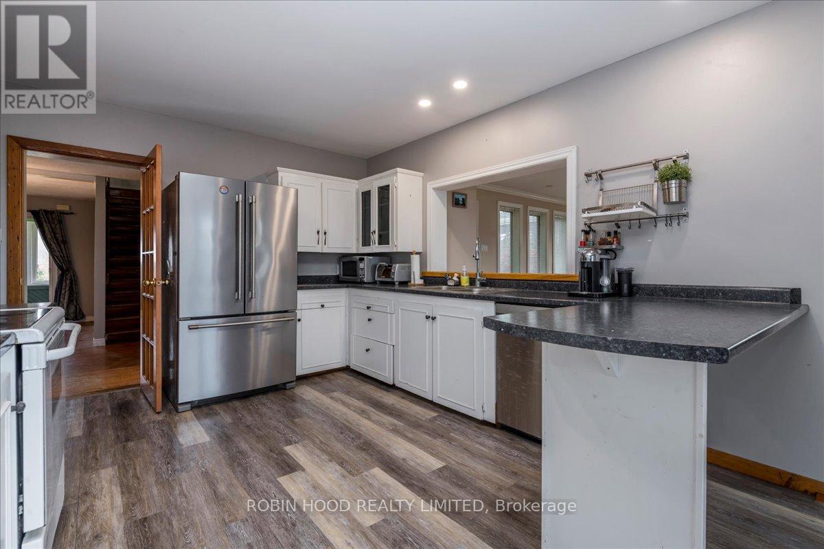 10 Lucy Street, Penetanguishene, Ontario  L9M 1K7 - Photo 8 - S12505974