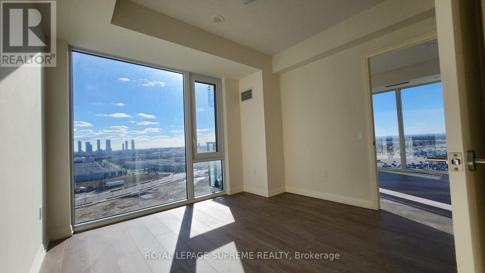 1005 - 27 Korda Gate, Vaughan, Ontario  L4K 0P6 - Photo 13 - N12568626