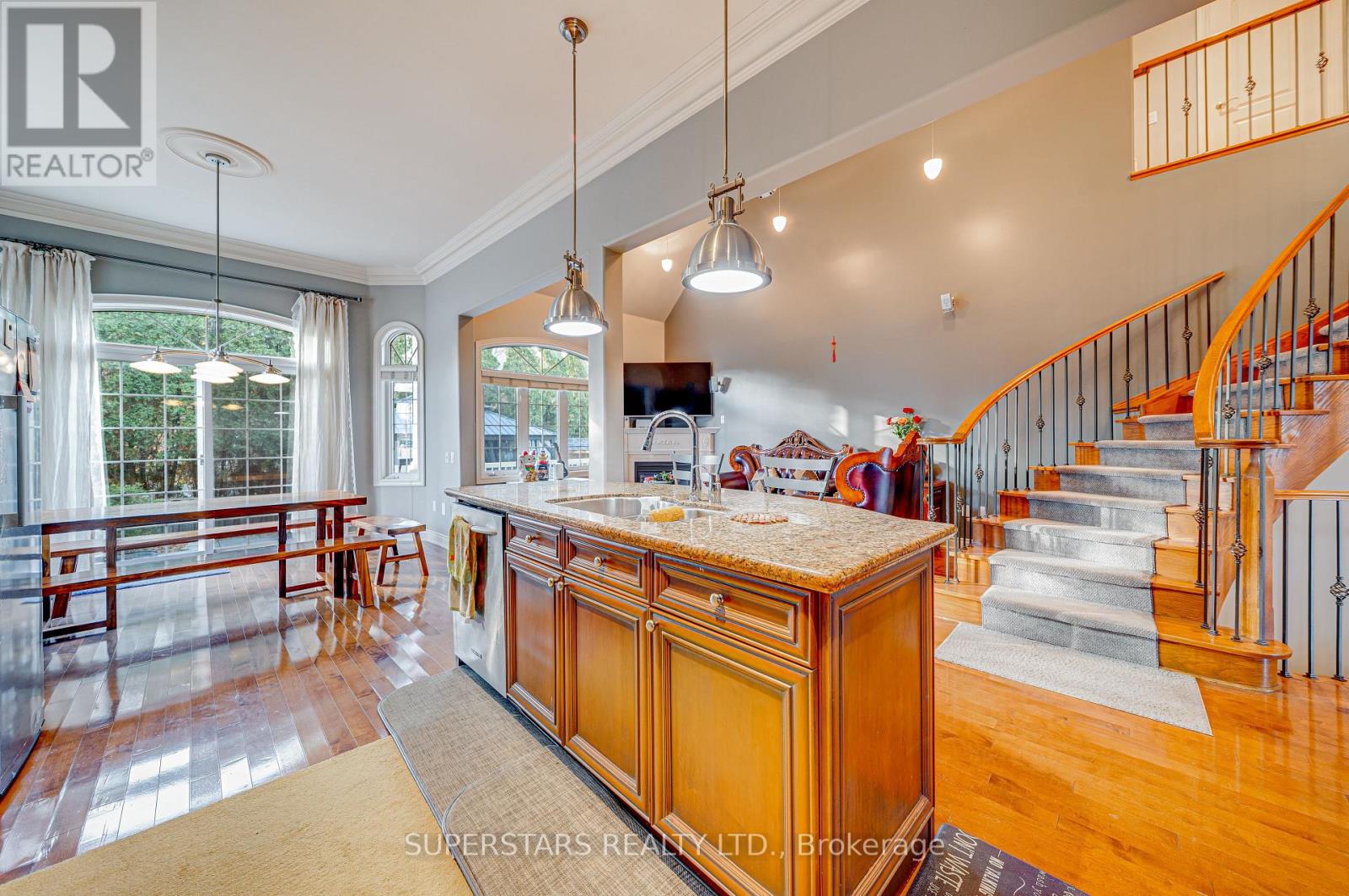 2 Chimenti Court, Markham, Ontario  L3R 9P9 - Photo 10 - N12568634