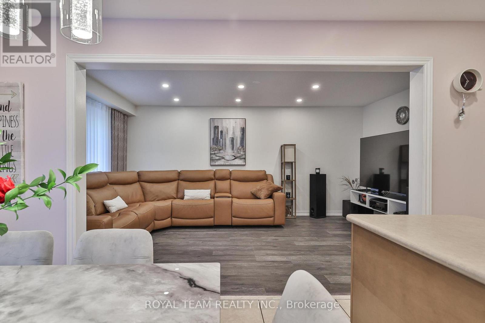 121 Professor Day Drive, Bradford West Gwillimbury (Bradford), Ontario L3Z 3B9 - Photo 11 - N12568680