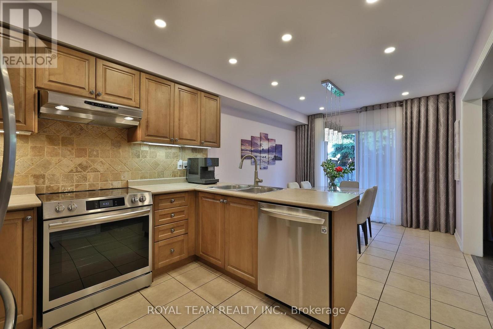 121 Professor Day Drive, Bradford West Gwillimbury (Bradford), Ontario L3Z 3B9 - Photo 13 - N12568680