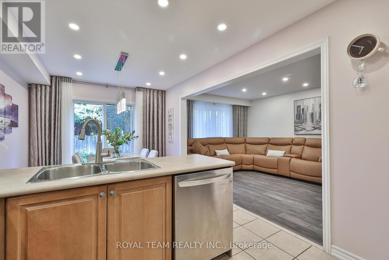 121 Professor Day Drive, Bradford West Gwillimbury (Bradford), Ontario L3Z 3B9 - Photo 15 - N12568680