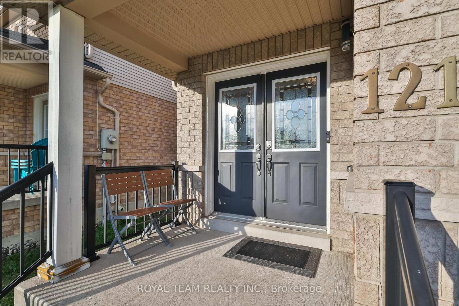 121 Professor Day Drive, Bradford West Gwillimbury (Bradford), Ontario L3Z 3B9 - Photo 3 - N12568680