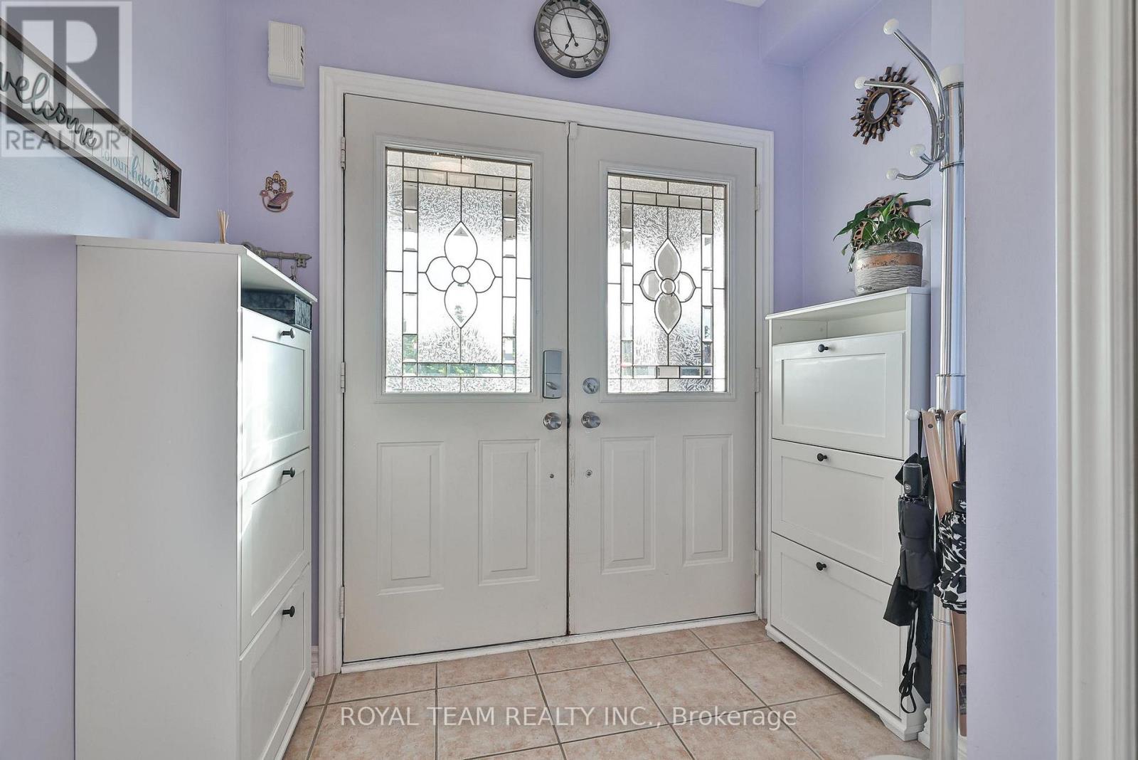 121 Professor Day Drive, Bradford West Gwillimbury (Bradford), Ontario L3Z 3B9 - Photo 4 - N12568680