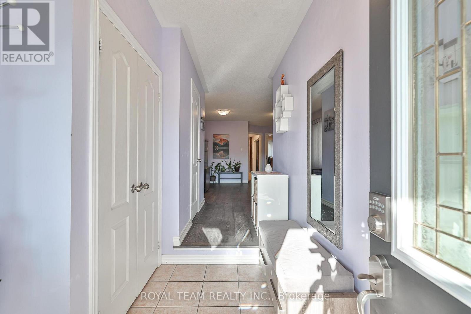 121 Professor Day Drive, Bradford West Gwillimbury (Bradford), Ontario L3Z 3B9 - Photo 5 - N12568680