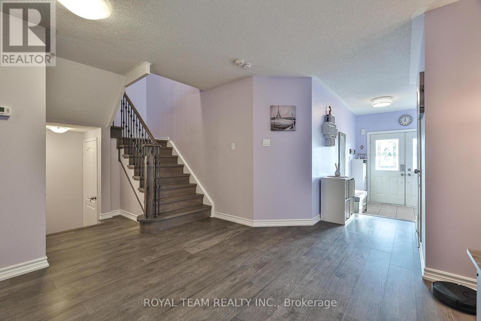 121 Professor Day Drive, Bradford West Gwillimbury (Bradford), Ontario L3Z 3B9 - Photo 8 - N12568680