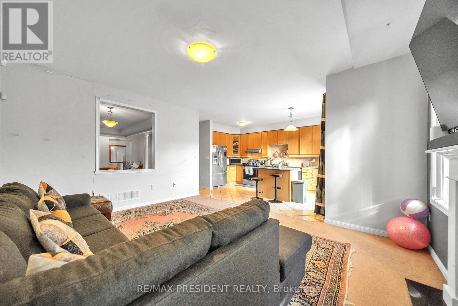 342 Panhellenic Drive, Mississauga, Ontario L5W 0B9 - Photo 11 - W12568628