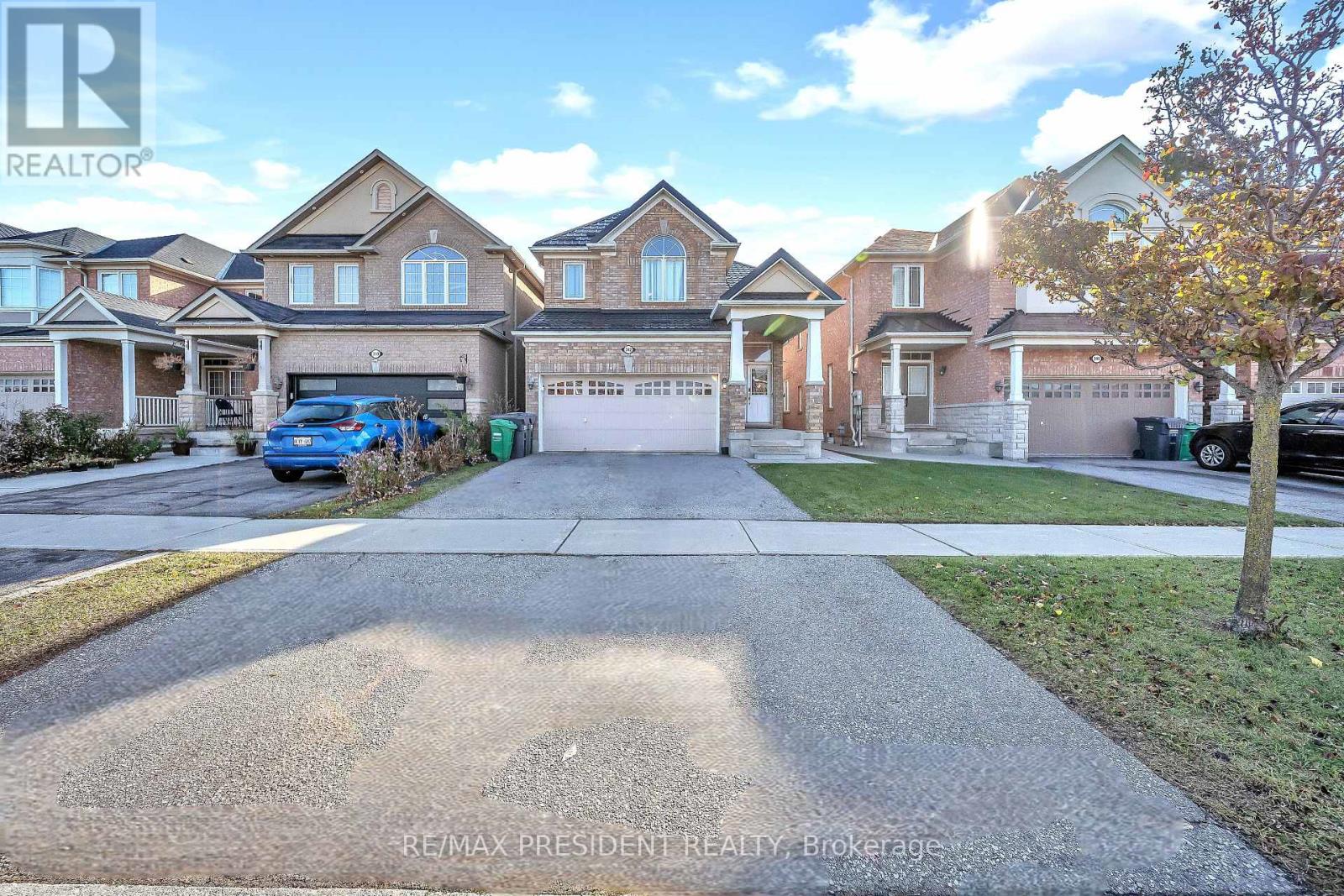 342 Panhellenic Drive, Mississauga, Ontario L5W 0B9 - Photo 2 - W12568628
