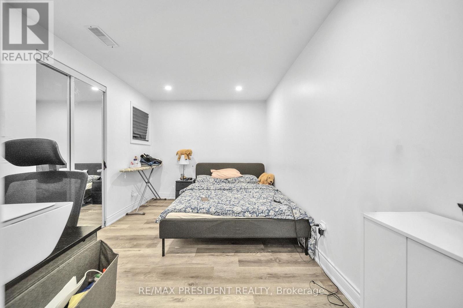 342 Panhellenic Drive, Mississauga, Ontario L5W 0B9 - Photo 21 - W12568628