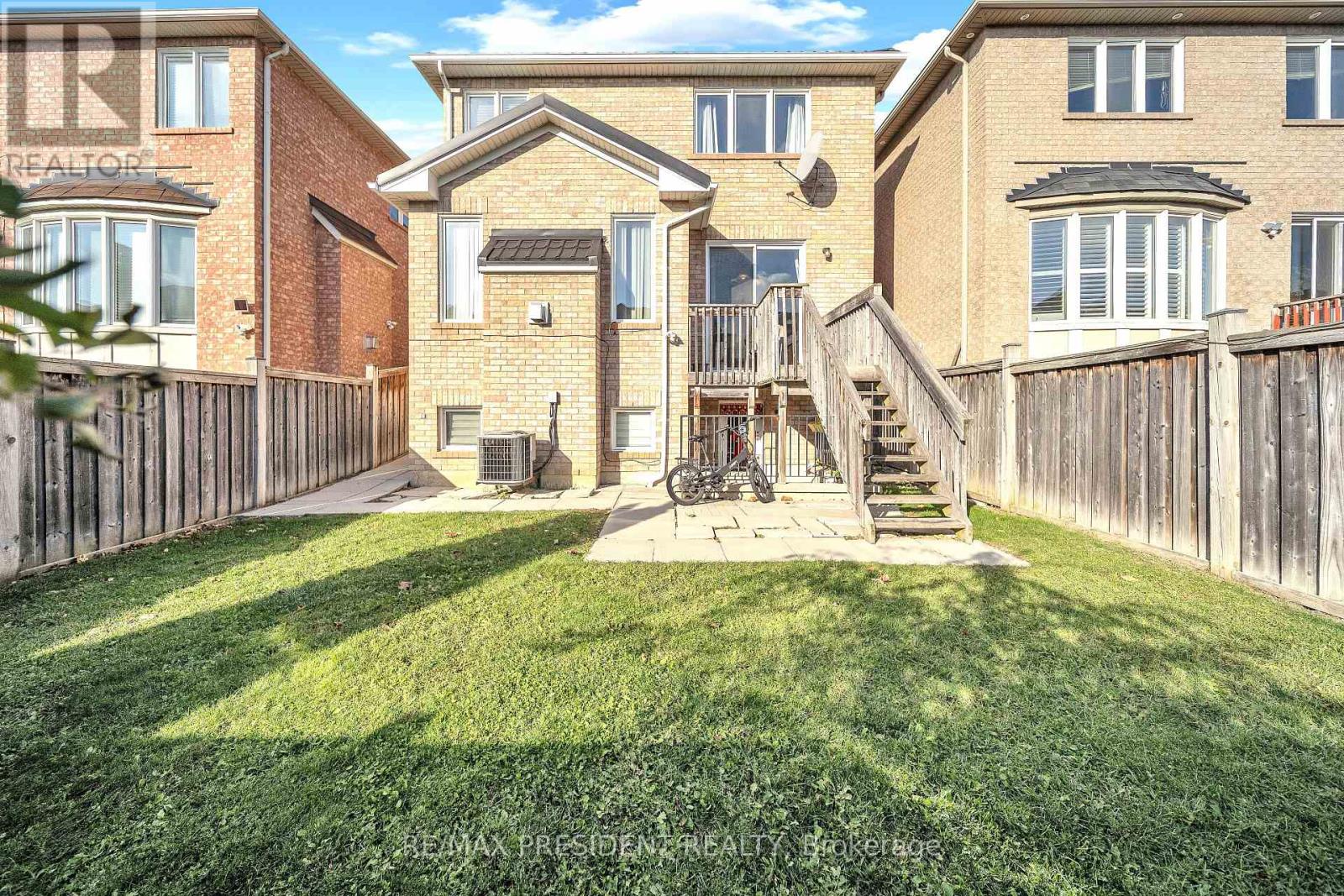 342 Panhellenic Drive, Mississauga, Ontario L5W 0B9 - Photo 35 - W12568628