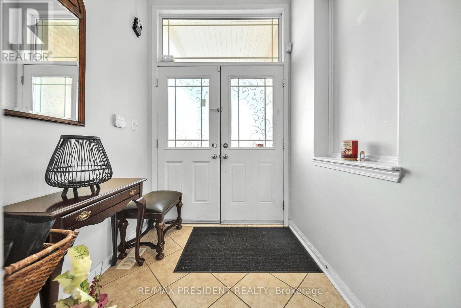 342 Panhellenic Drive, Mississauga, Ontario L5W 0B9 - Photo 6 - W12568628