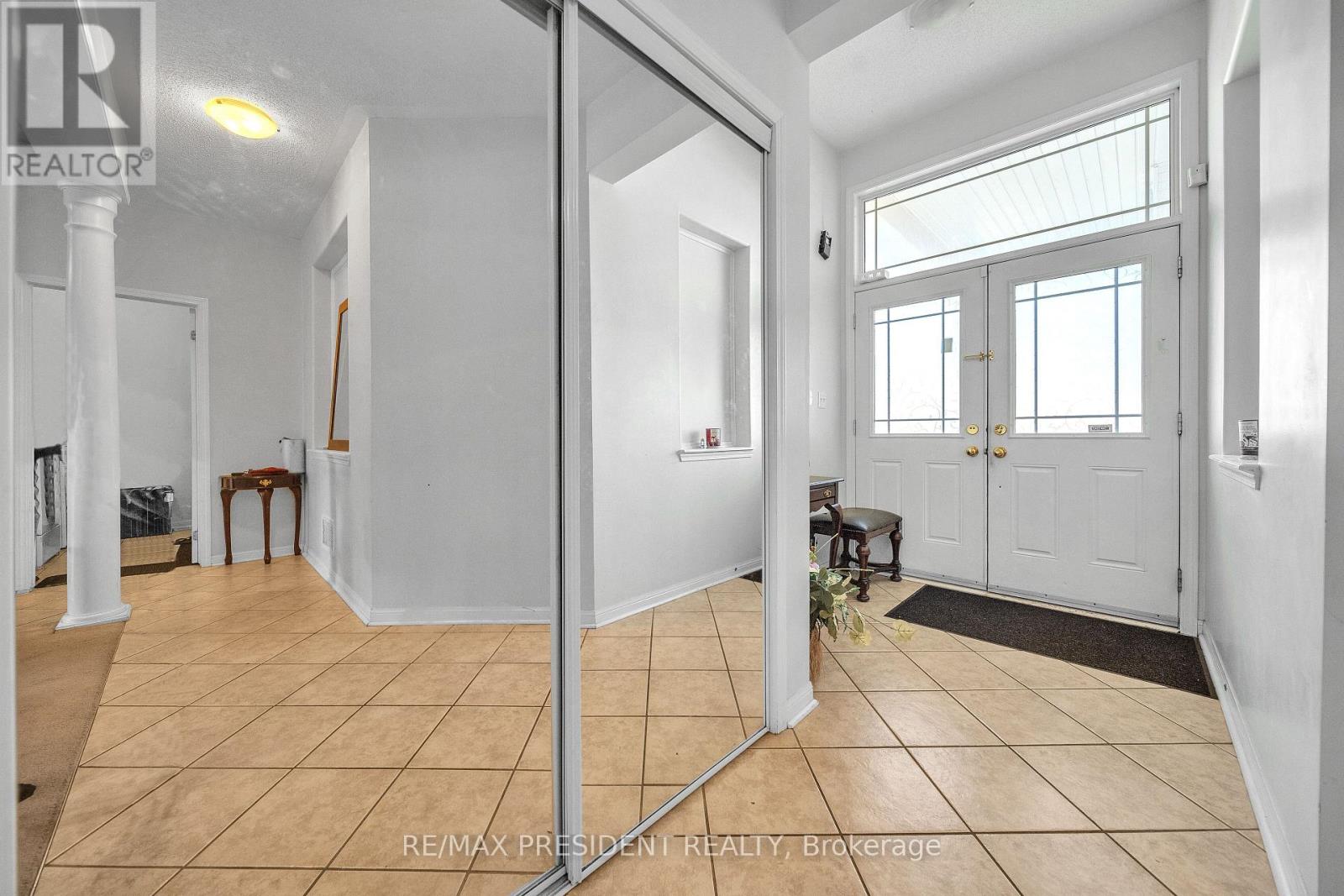 342 Panhellenic Drive, Mississauga, Ontario L5W 0B9 - Photo 7 - W12568628