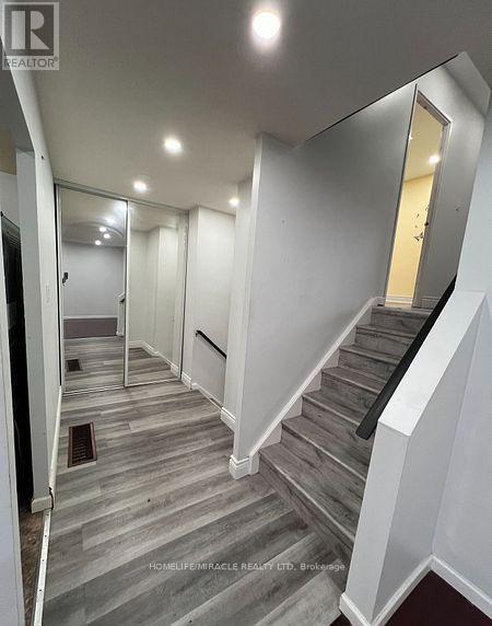 93 Greenbriar Road, Brampton, Ontario  L6S 2A4 - Photo 14 - W12568630