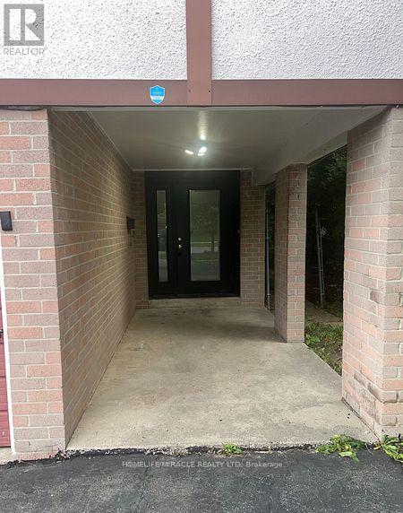 93 Greenbriar Road, Brampton, Ontario  L6S 2A4 - Photo 3 - W12568630