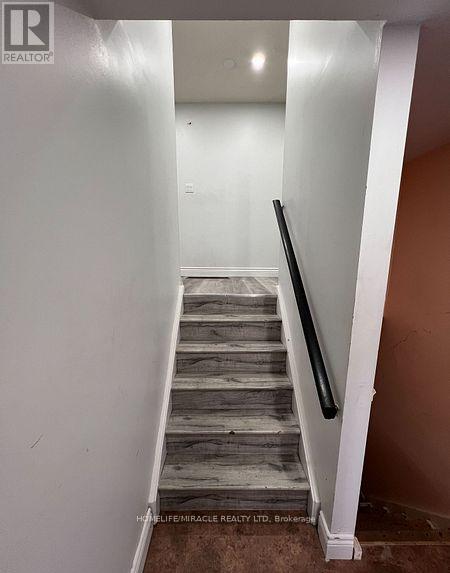 93 Greenbriar Road, Brampton, Ontario  L6S 2A4 - Photo 5 - W12568630