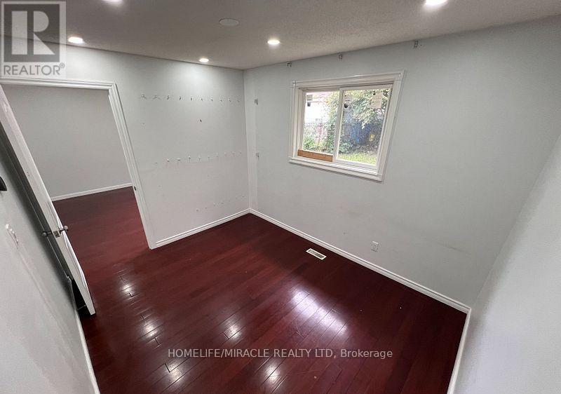 93 Greenbriar Road, Brampton, Ontario  L6S 2A4 - Photo 6 - W12568630