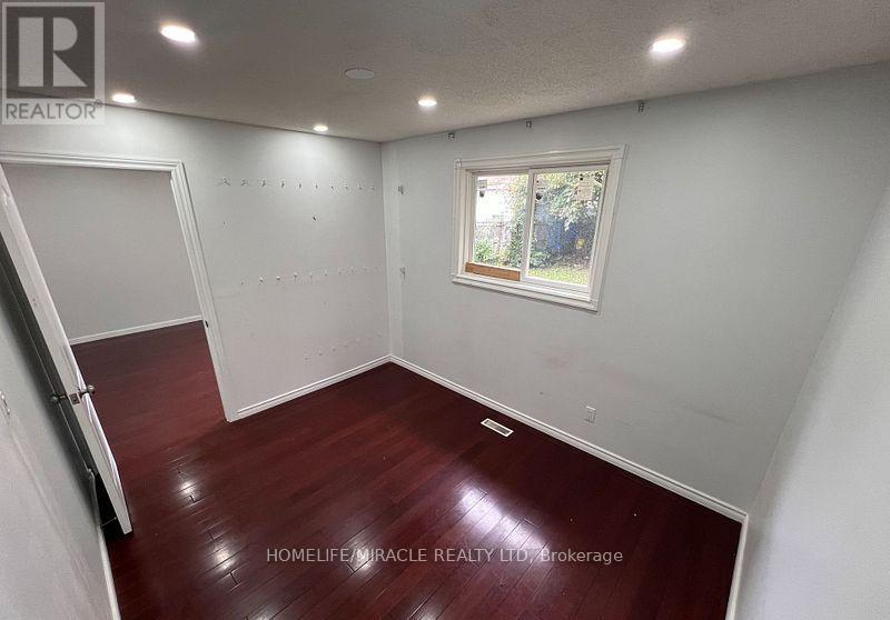 93 Greenbriar Road, Brampton, Ontario  L6S 2A4 - Photo 9 - W12568630