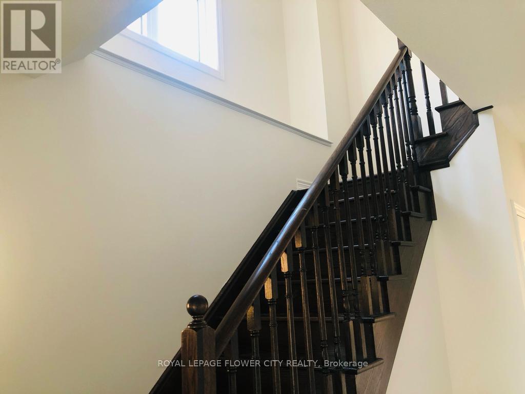 106 Lanark Circle, Brampton, Ontario  L6X 5L3 - Photo 10 - W12568648