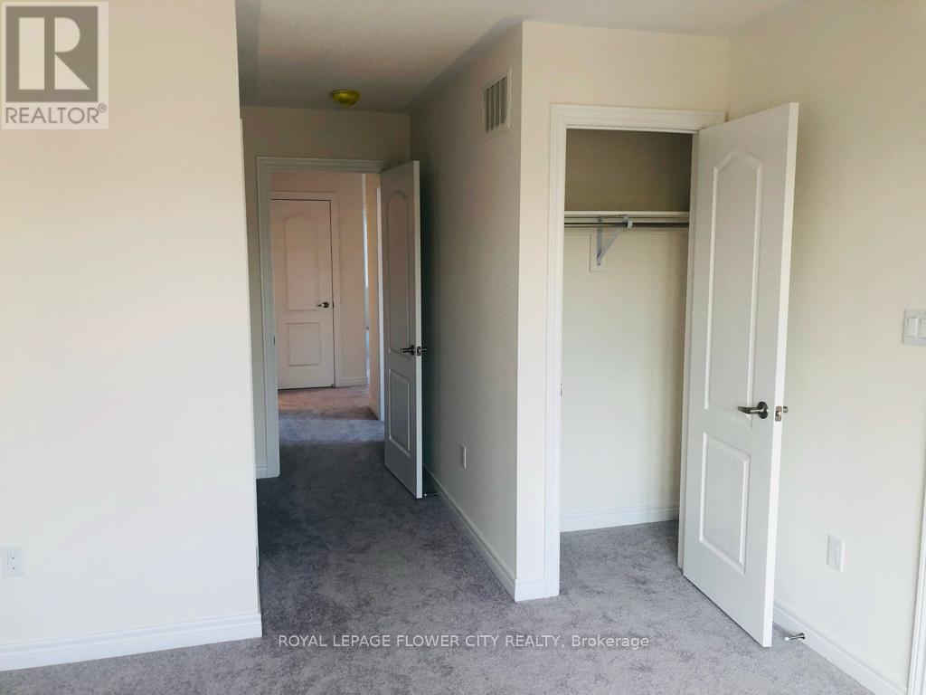 106 Lanark Circle, Brampton, Ontario  L6X 5L3 - Photo 12 - W12568648