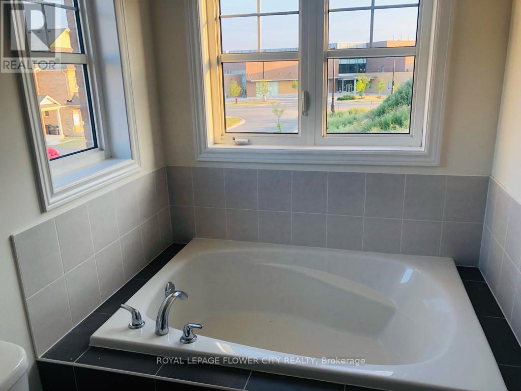 106 Lanark Circle, Brampton, Ontario  L6X 5L3 - Photo 20 - W12568648