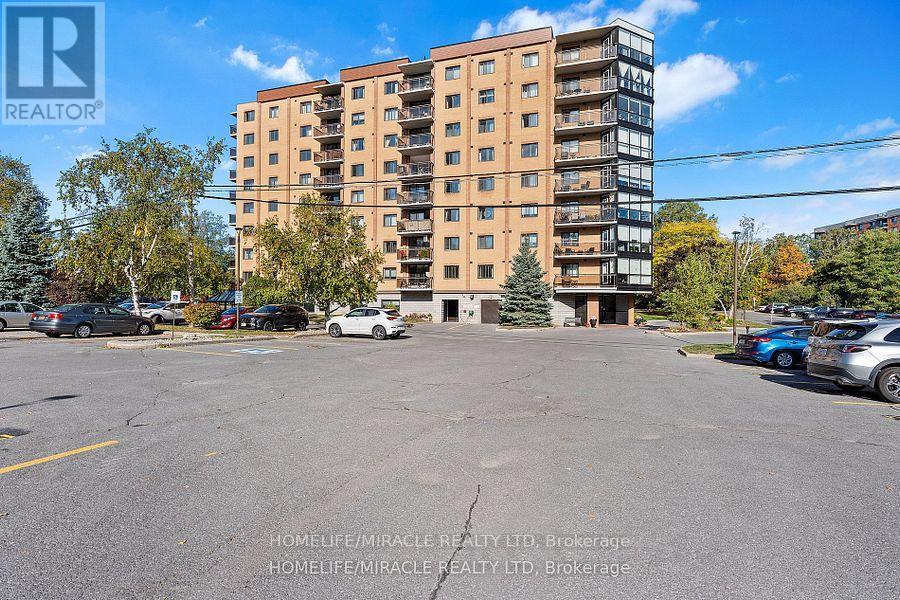 609 - 120 Barrett Court, Kingston, Ontario  K7L 5H6 - Photo 2 - X12568618