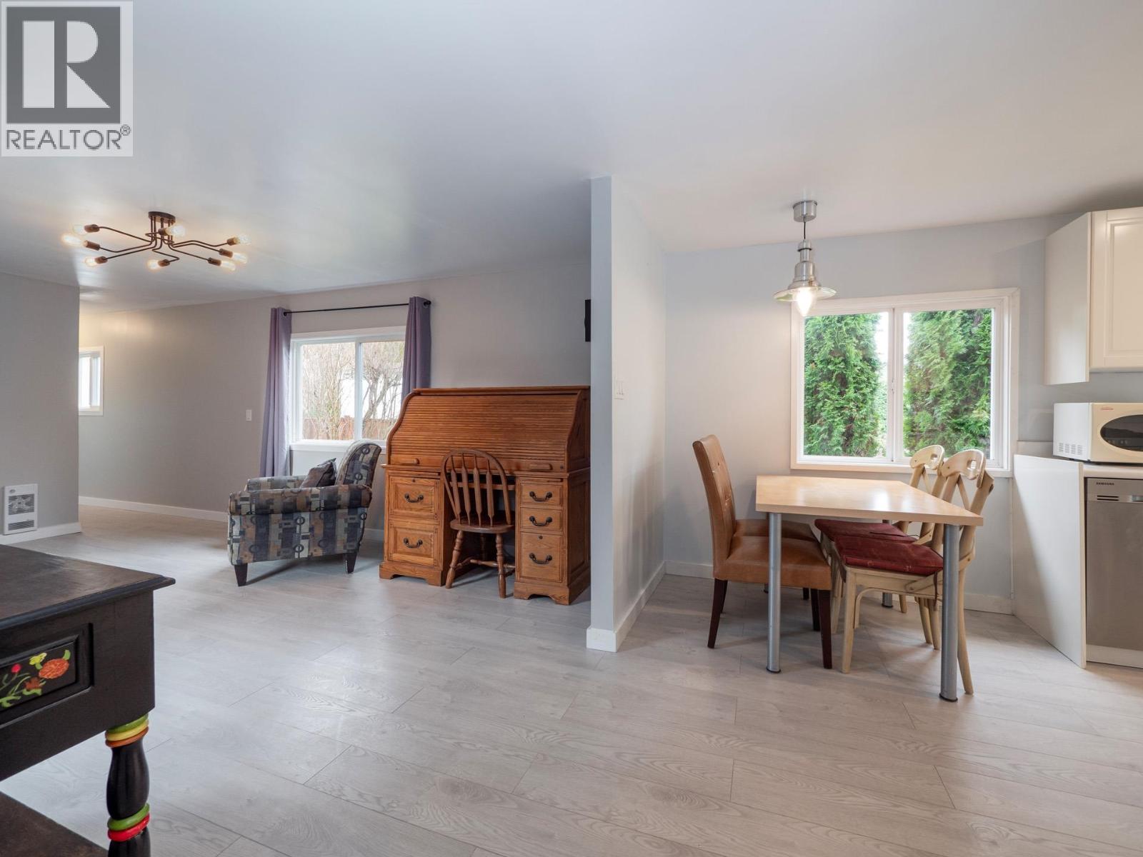 747 Cascade Crescent, Gibsons, British Columbia  V0N 1V9 - Photo 7 - R3069448