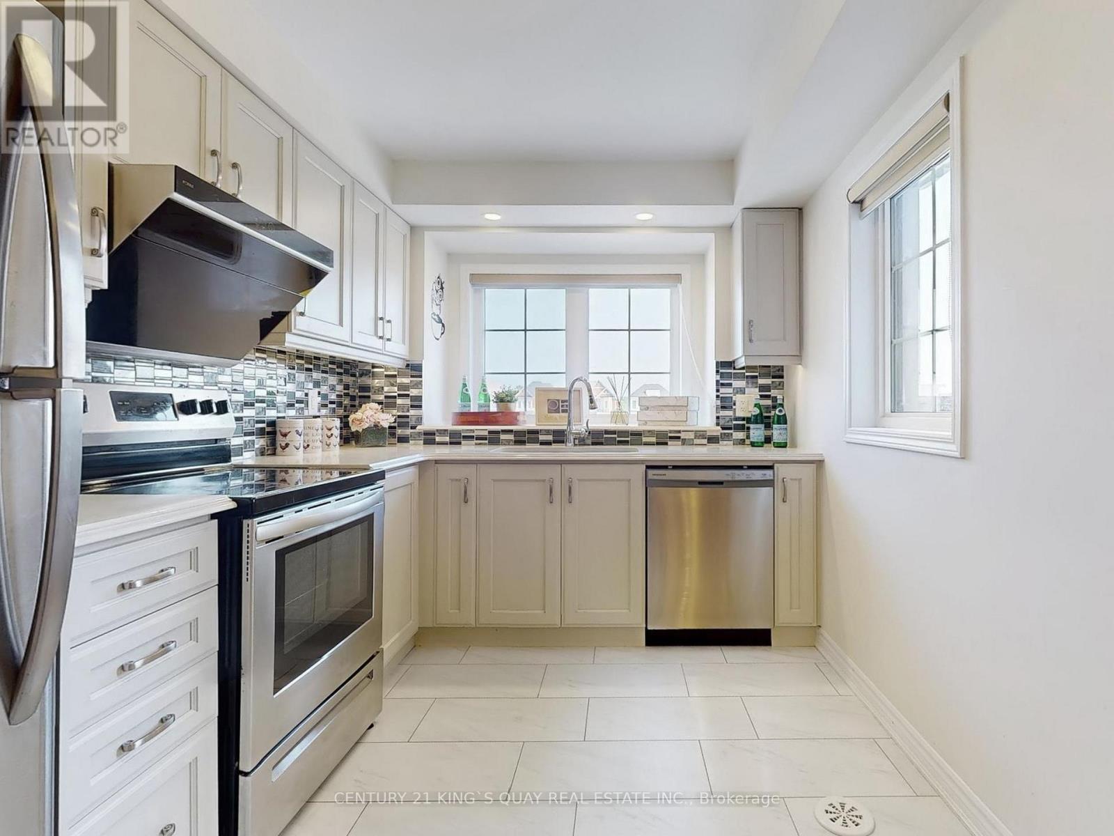 107 Mcalister Avenue, Richmond Hill, Ontario  L4S 0L2 - Photo 17 - N12568682