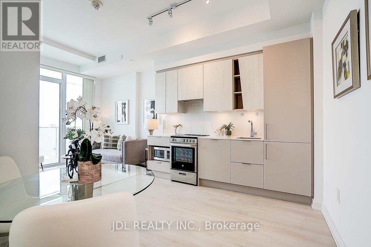 3613 - 3900 CONFEDERATION PARKWAY, Mississauga, Ontario