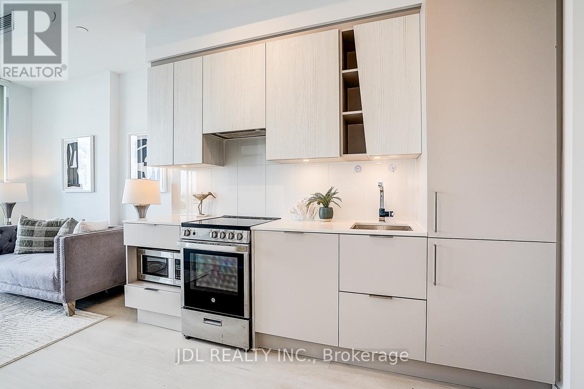 3613 - 3900 Confederation Parkway, Mississauga, Ontario  L5B 0M3 - Photo 11 - W12568690