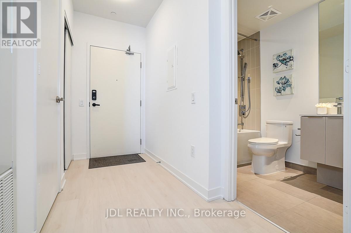 3613 - 3900 Confederation Parkway, Mississauga, Ontario  L5B 0M3 - Photo 2 - W12568690