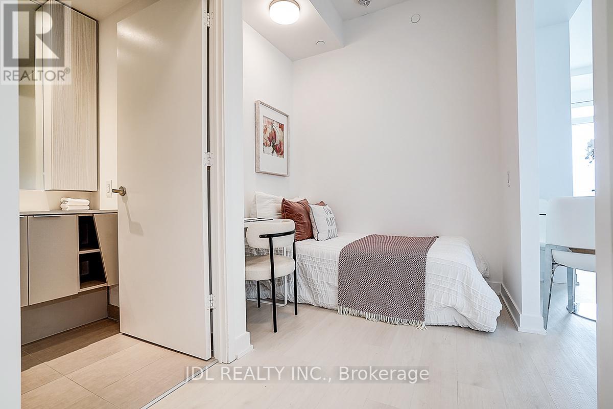 3613 - 3900 Confederation Parkway, Mississauga, Ontario  L5B 0M3 - Photo 4 - W12568690