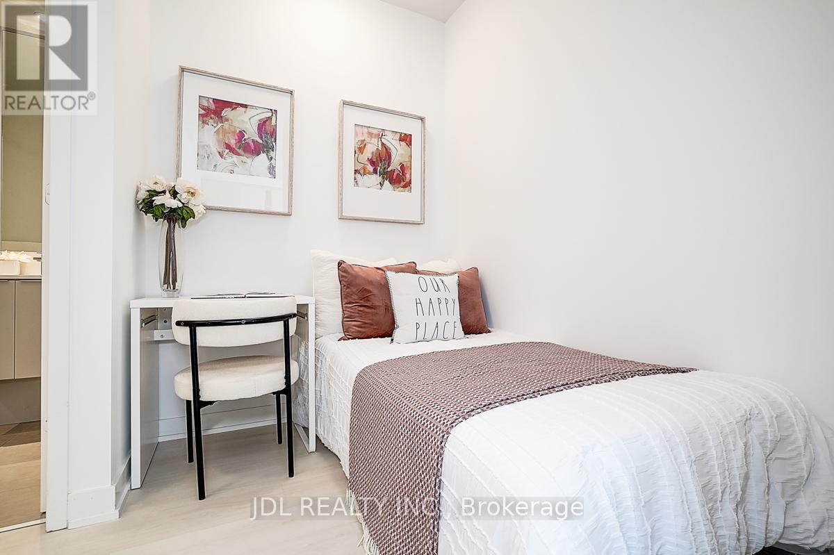 3613 - 3900 Confederation Parkway, Mississauga, Ontario  L5B 0M3 - Photo 5 - W12568690