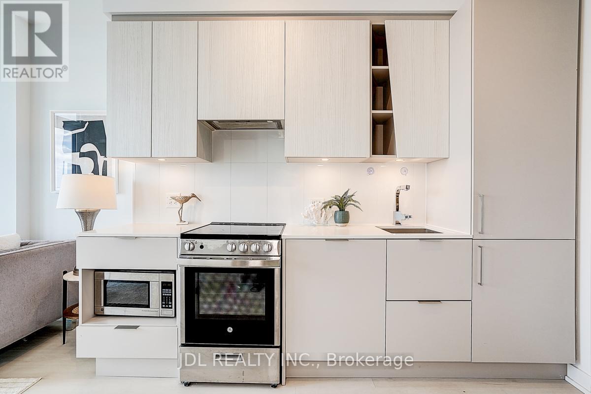 3613 - 3900 Confederation Parkway, Mississauga, Ontario  L5B 0M3 - Photo 8 - W12568690