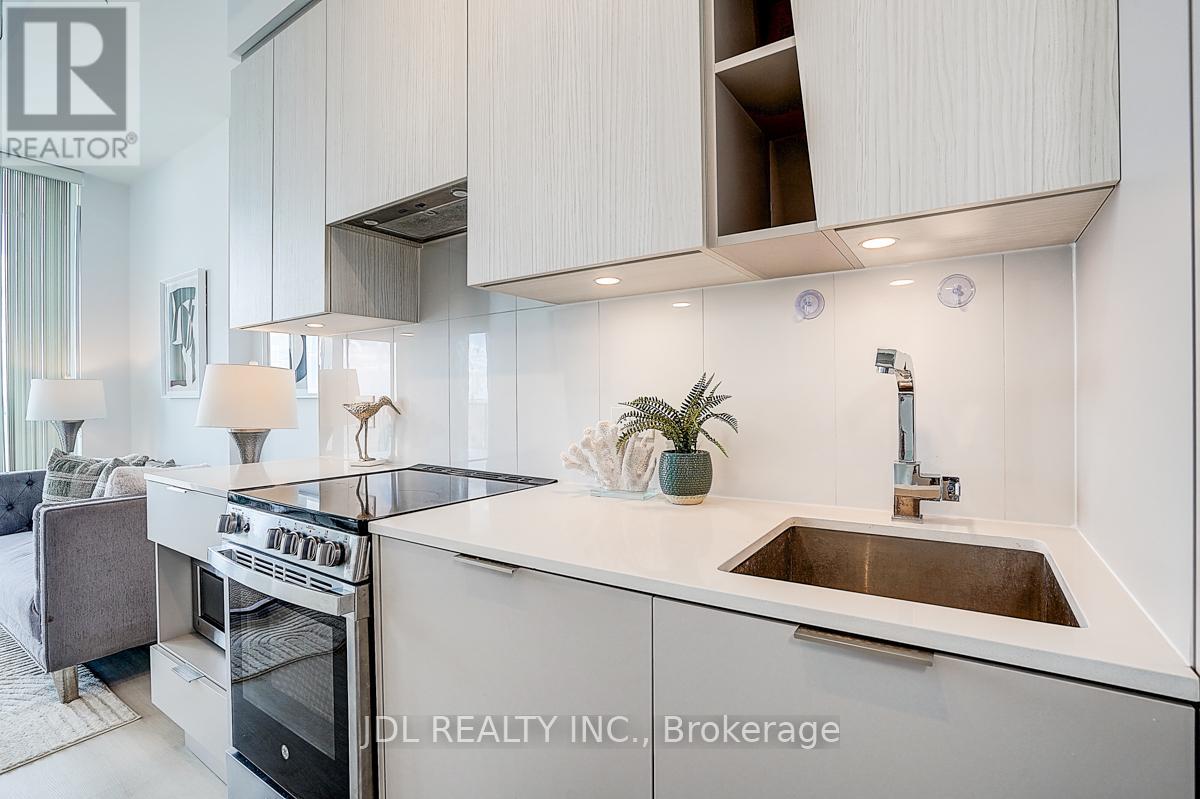 3613 - 3900 Confederation Parkway, Mississauga, Ontario  L5B 0M3 - Photo 9 - W12568690