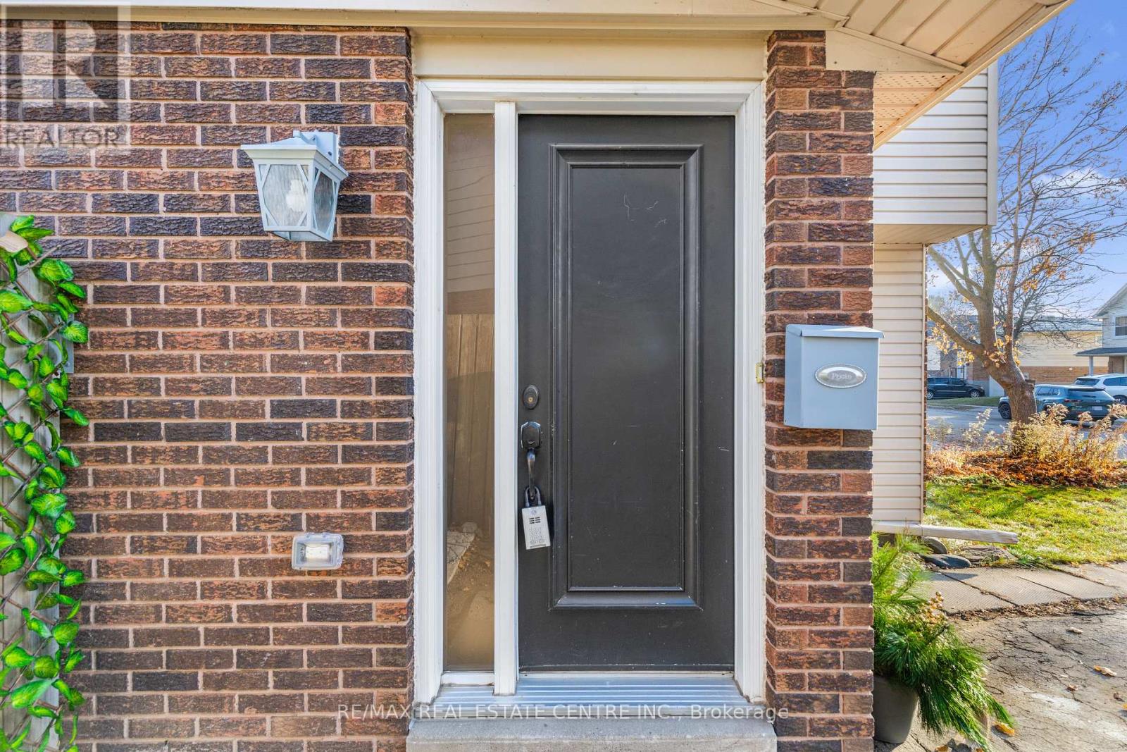 673 Hillview Road, Cambridge, Ontario  N3H 5C3 - Photo 5 - X12568688