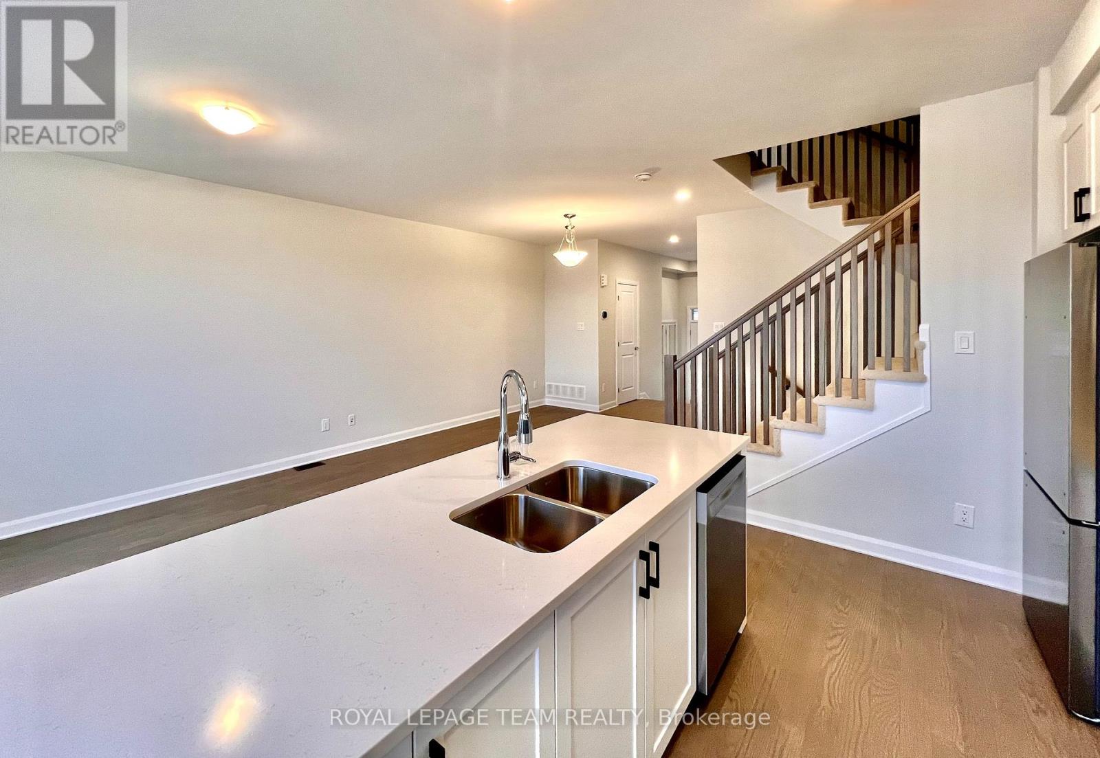 305 Clearpath Private, Ottawa, Ontario  K2T 0S5 - Photo 10 - X12568720