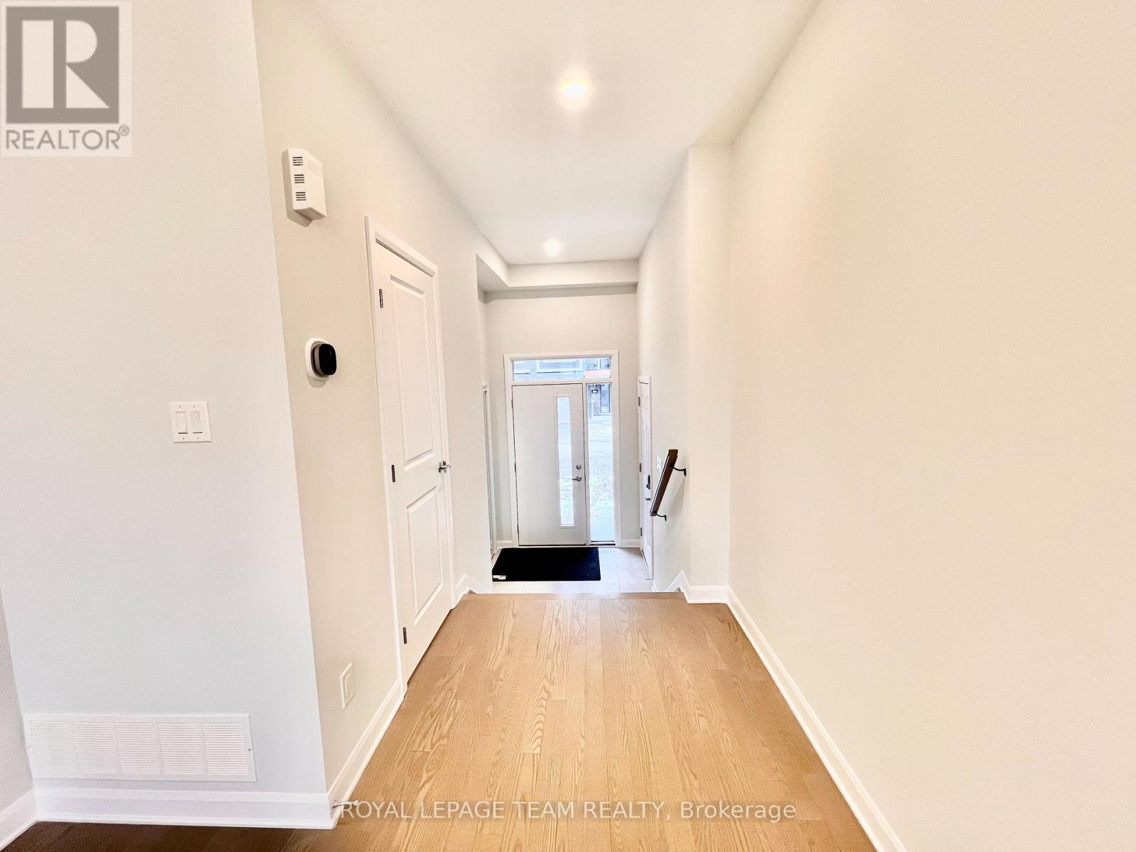 305 Clearpath Private, Ottawa, Ontario  K2T 0S5 - Photo 6 - X12568720